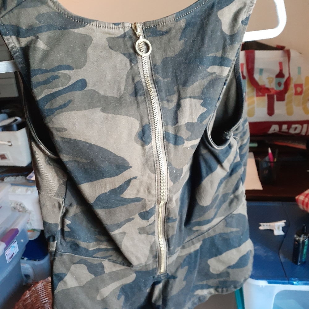 Top - Picture 2 of 3